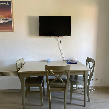 Daire Domaine Valescure Vue Piscine Ou Pinede - Wifi *